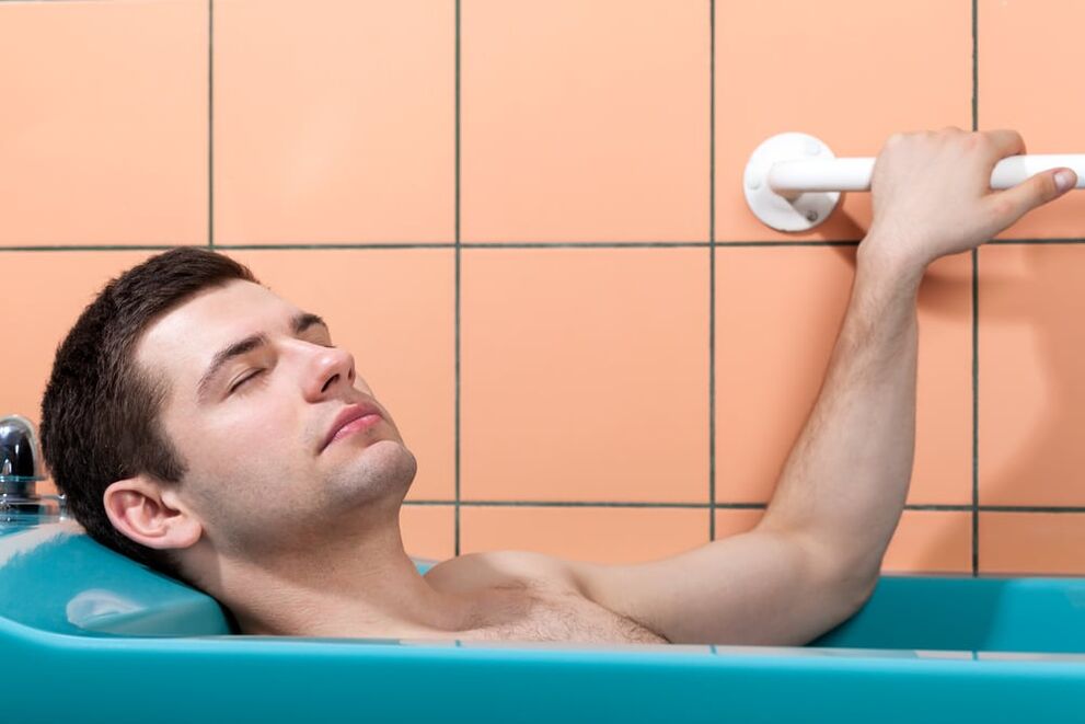 A man bathed in baking soda to enlarge his penis